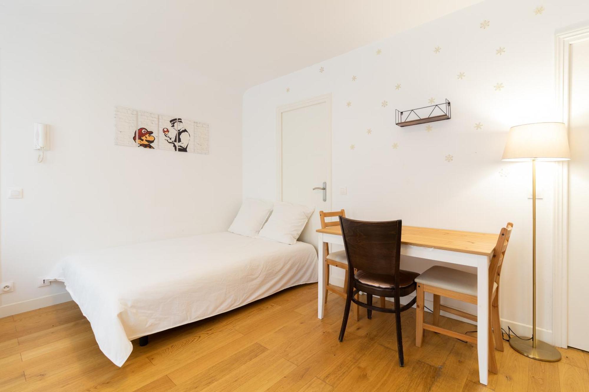 Cosy Flat Close To Arc De Triomphe Parijs
